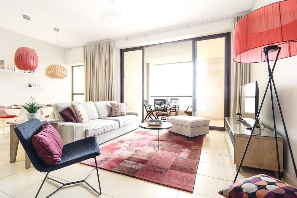 Full SEA Views Gorgeous 2BR in JBR Sleeps 6 — 4-Star Luxury Hotel in Dubai, United Arab Emirates