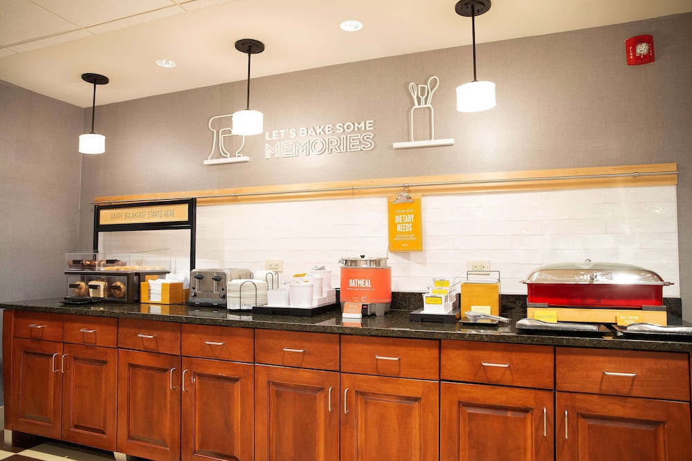 Hampton Inn & Suites Jacksonville - photo 57