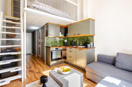 Cozy apartment new kitchen city center by the Royal Palace — 4-Star Luxury Hotel in Oslo, Norway