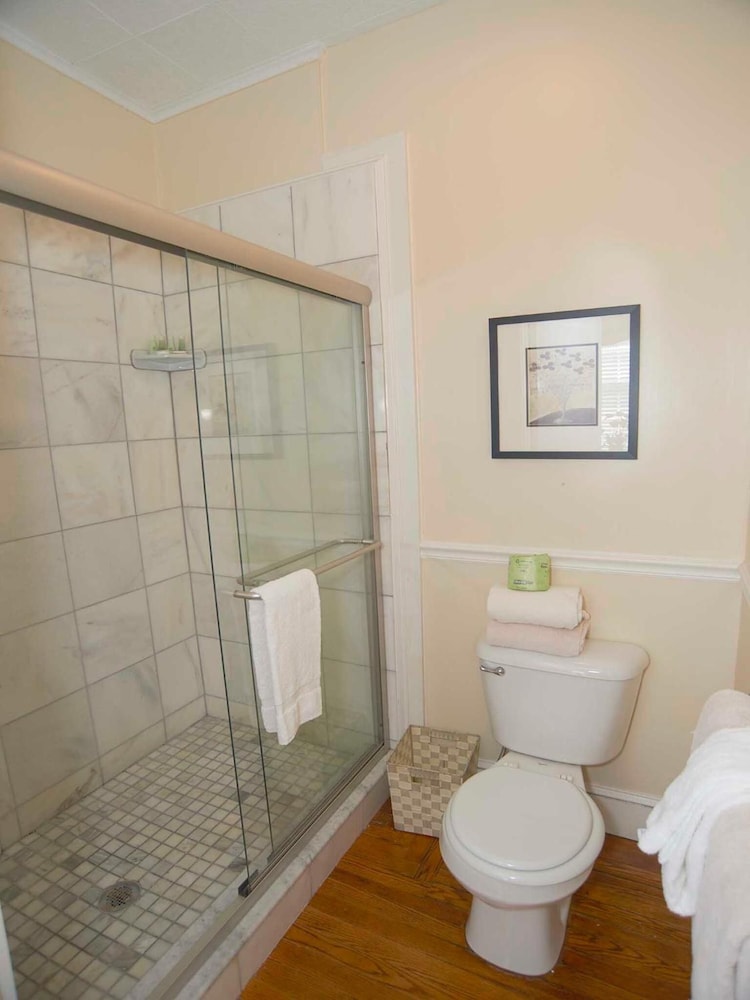 Bellevue Manor - photo 40
