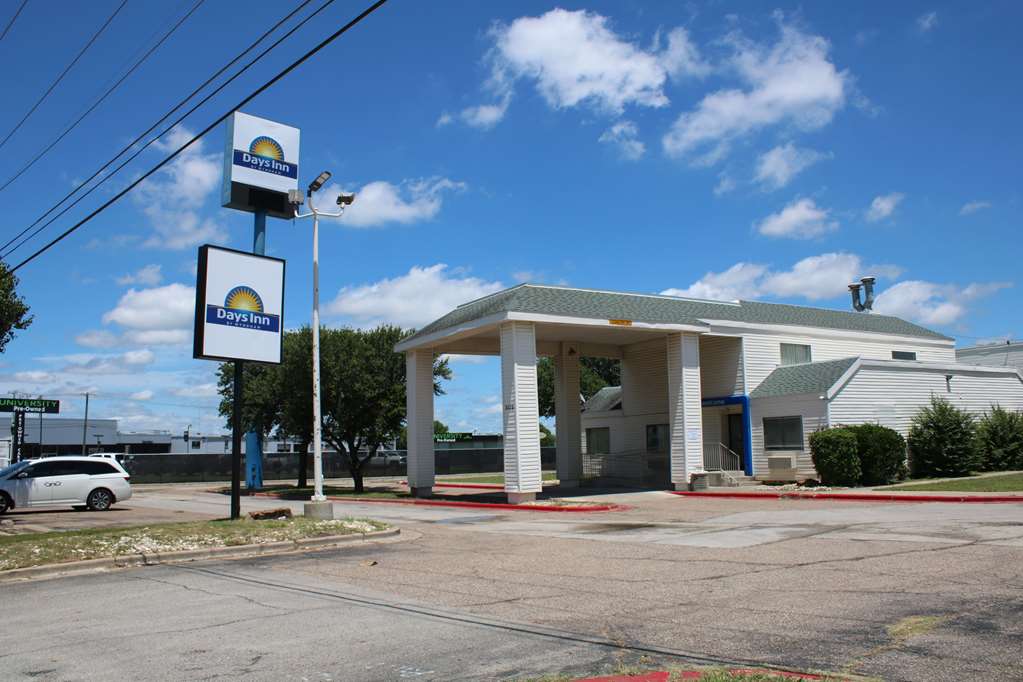 Days Inn By Wyndham Waco University Area — Waco