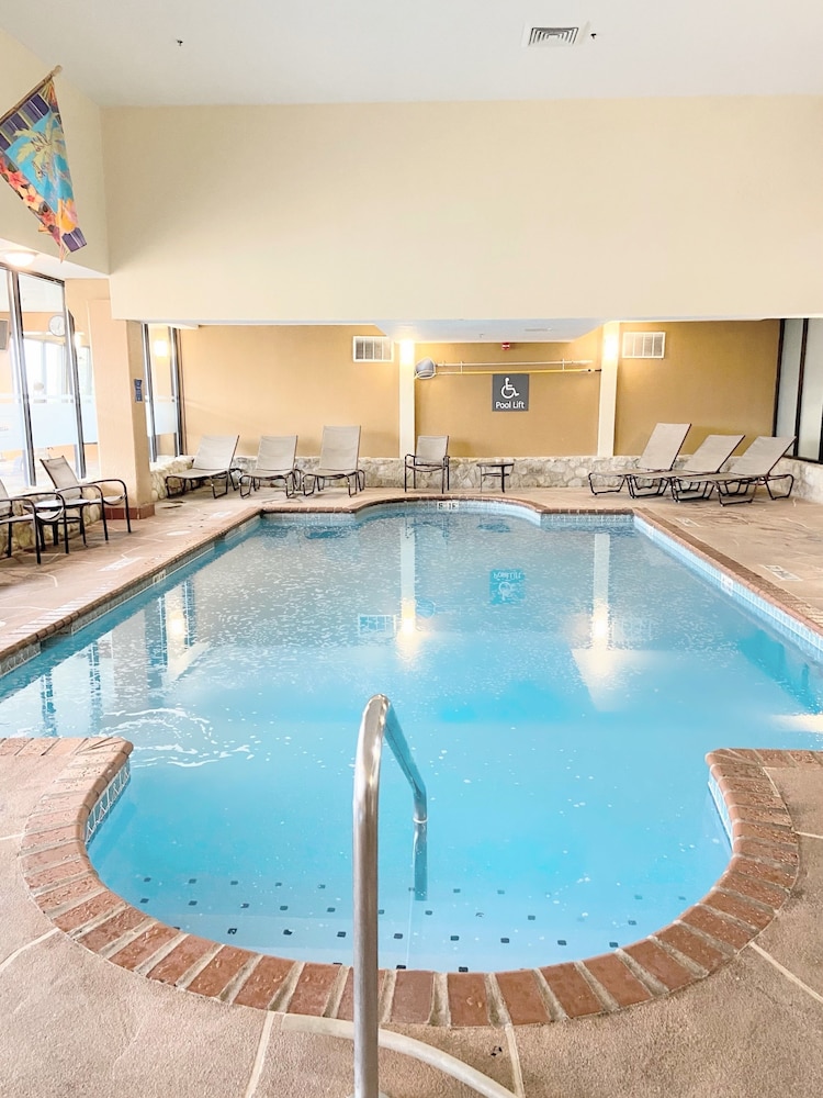Embassy Suites by Hilton Chicago Schaumburg Woodfield - photo 21