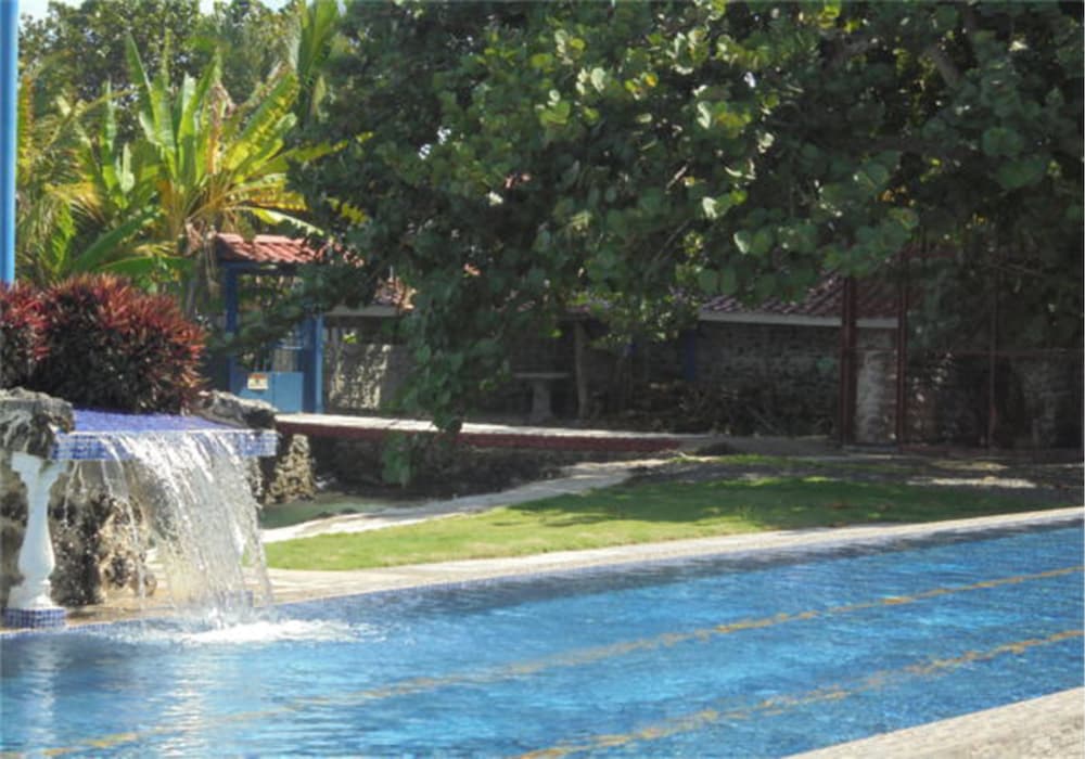 Hotel La Cueva in Limon, Costa Rica