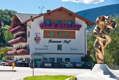 Hotel Restaurant BrunnerHof - carbon neutral hotel in Chiusa