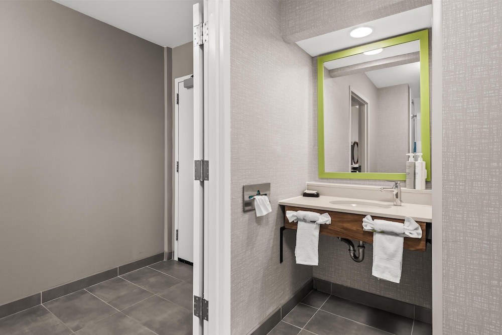 Hampton Inn Elkton - photo 18
