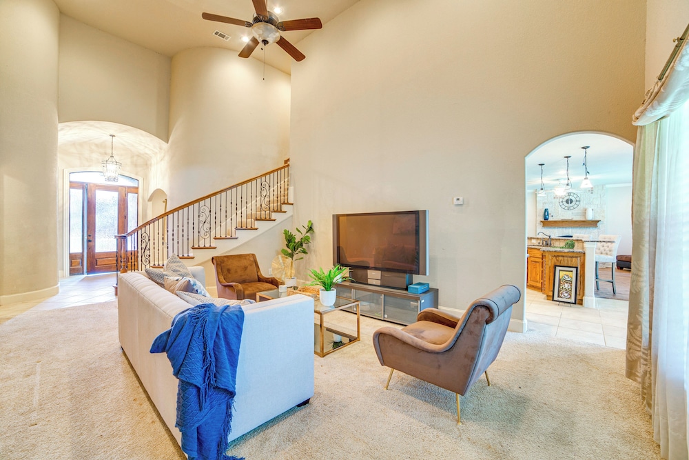 Spacious Texas Retreat W Community Pool — Sunnyvale