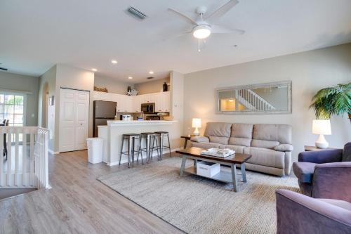 Updated 3 Bedroom Townhome Steps to the Beach with Views from the Balcony — 4-Star Luxury Hotel in Bradenton Beach, United States