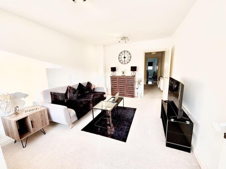 Reading Getaway For Families & Business & Parking