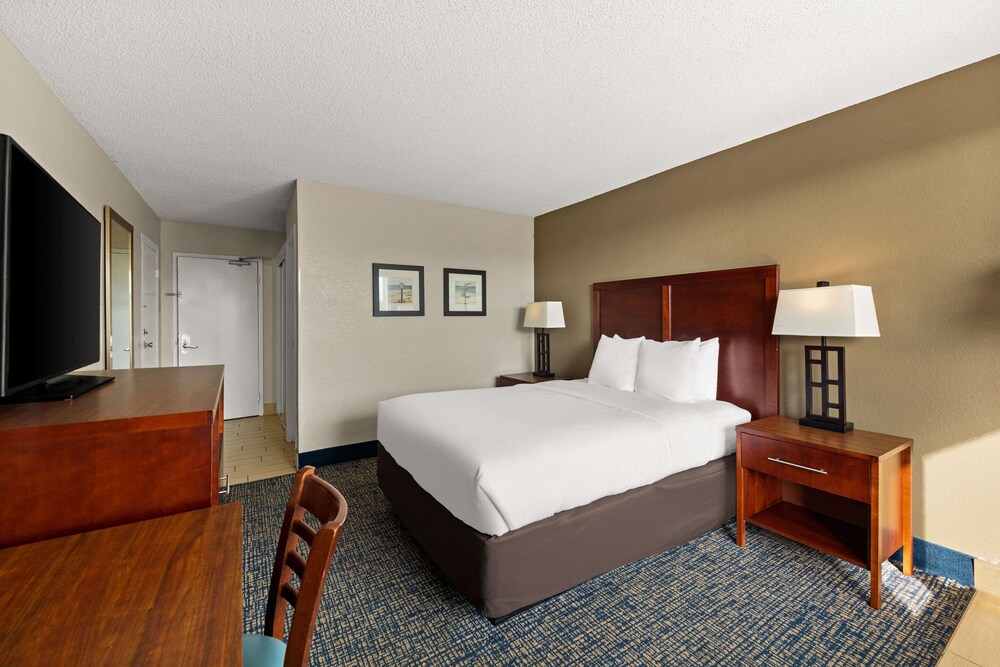 Comfort Inn On the Ocean - photo 41