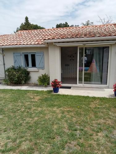 Charmante Maisonnette — Parentis En Born