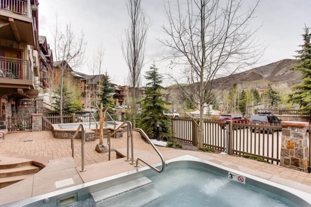 Luxury Ski in Ski out 3 Bedroom Mountain Resort Vacation Rental in the Heart of Snowmass Base Village - photo 8