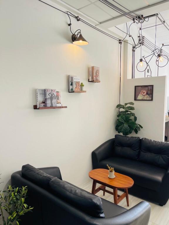 Twins cafe & Room in Surat Thani, Thailand