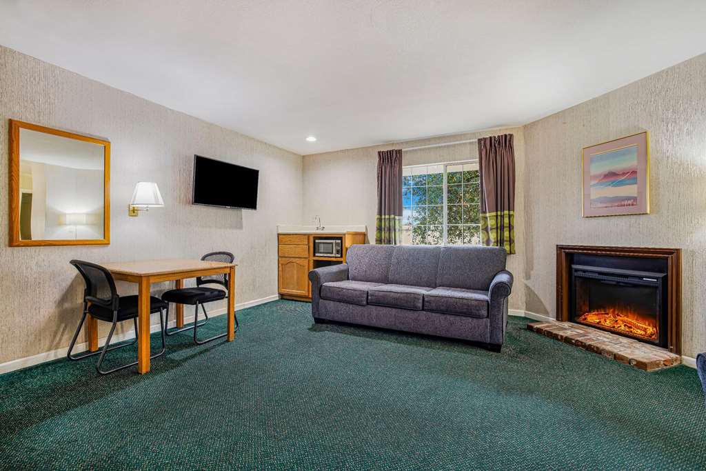 Super 8 by Wyndham Auburn - photo 27