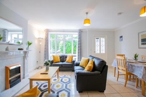 131 Spacious 2 Bed Apt with Parking — 4-Star Luxury Hotel in Gaillimh, Republic of Ireland