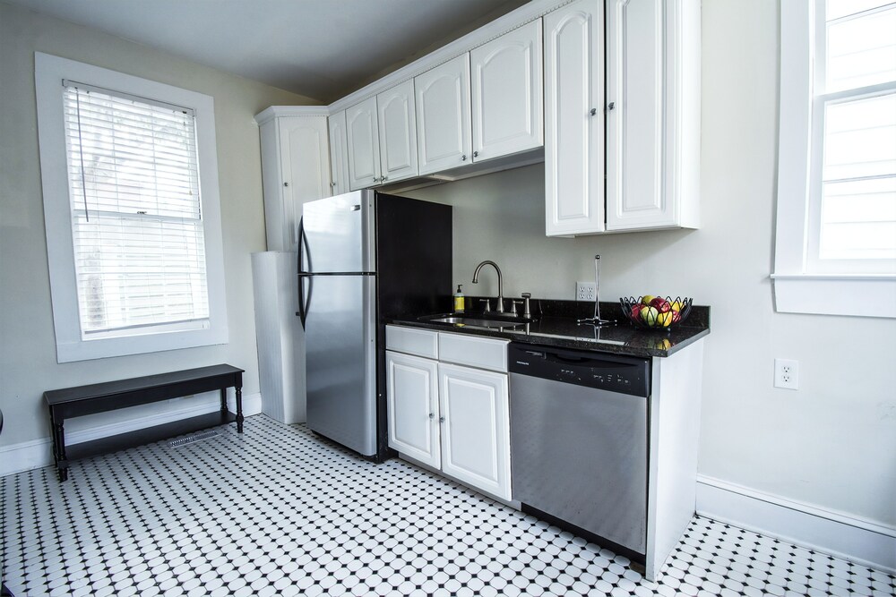 Suites on Coming - photo 44