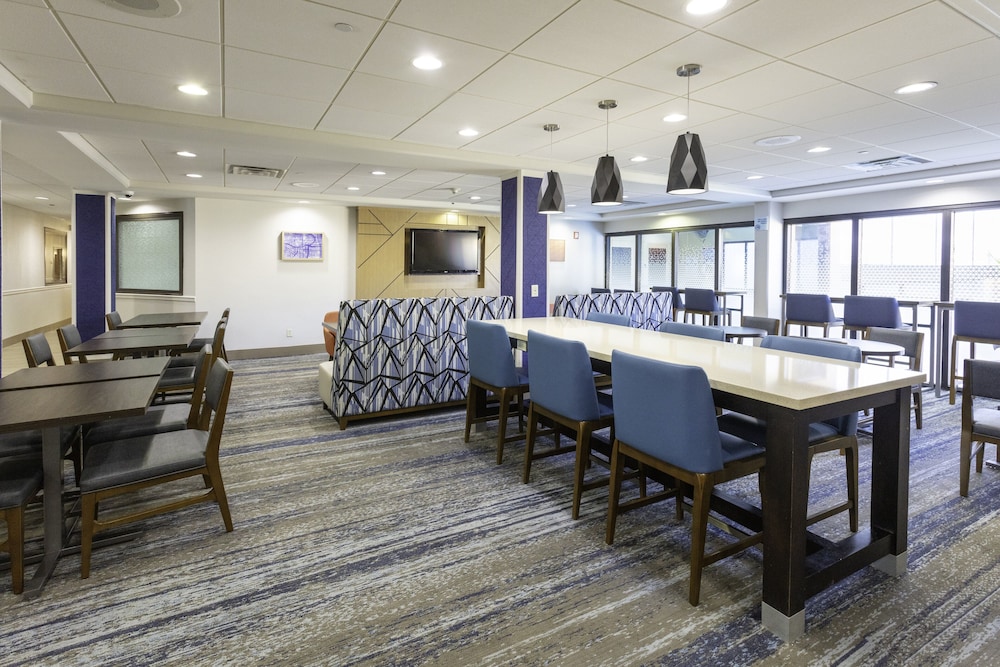 Holiday Inn Express & Suites Jacksonville Airport by IHG - photo 52