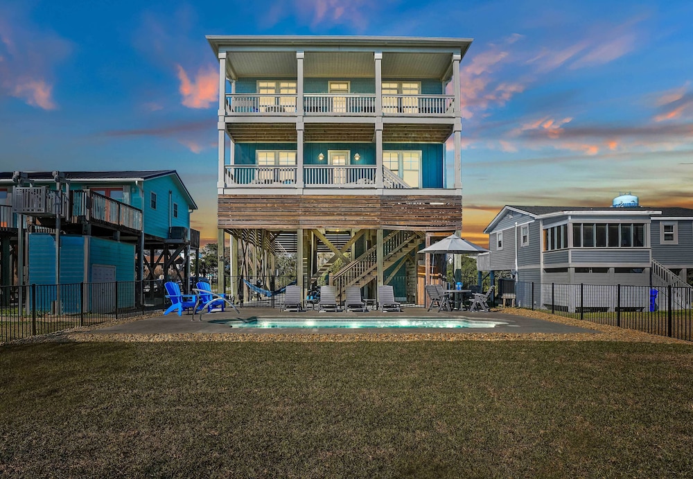Oak Island Escape with Saltwater Pool Walk to Beach — 4-Star Luxury Hotel in Oak Island, United States