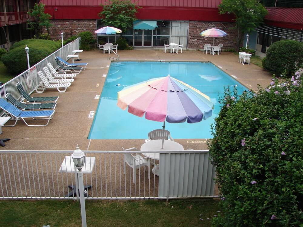 Columbus Inn & Suites - photo 15