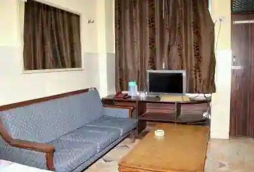Hotel Gulmarg — Unknown City — photo 2