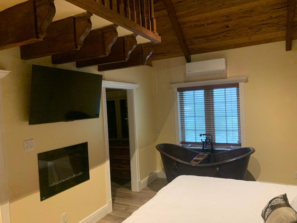 NEW Jungle Paradise Treehouse Suite With Resort Amenities Elevator Access Outdoor Kitchen Lagoon Lazy River Pool RV Hook up - photo 48