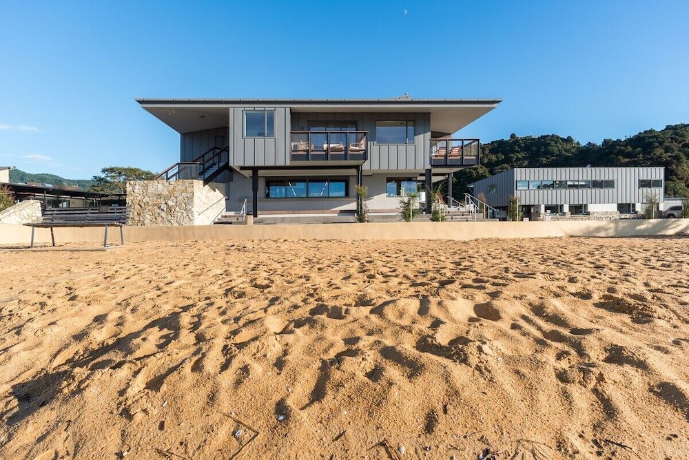 Kaiteriteri Reserve Cabins — 4-Star Luxury Hotel in Nelson, New Zealand
