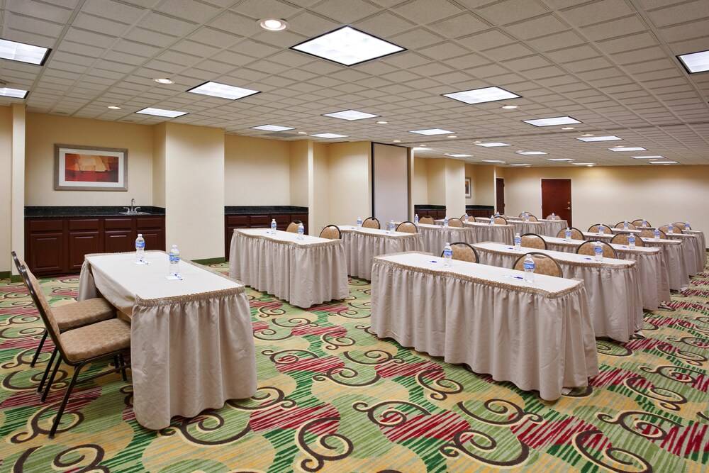 Holiday Inn Express Hotel & Suites Cleveland Streetsboro by IHG - photo 3