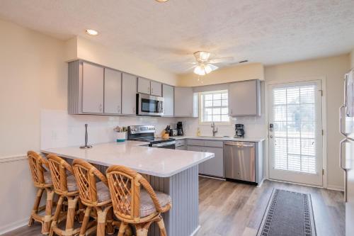 Pelican Palace by Oak Island Accommodations - photo 14