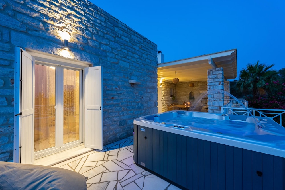 Sun and Salt 3bedroom House — 4-Star Luxury Hotel in Paros, Greece