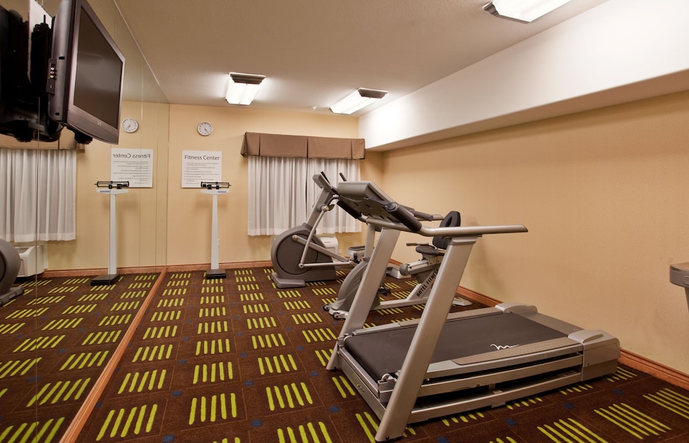 Holiday Inn Express Hotel & Stes Kansas City Sports Complex by IHG - photo 34
