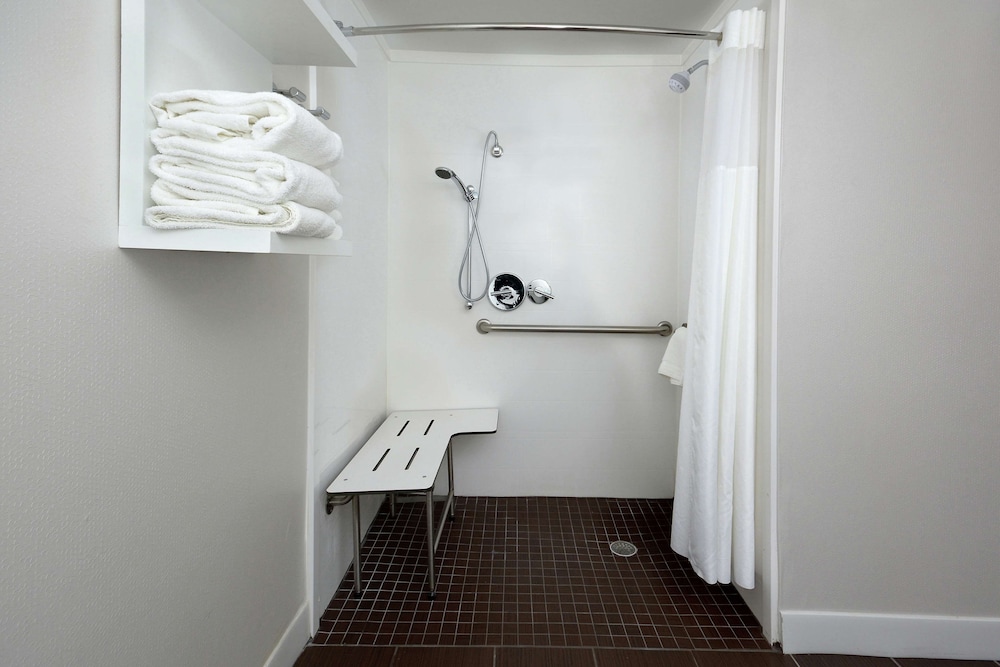 Hampton Inn & Suites Clinton I 26 - photo 28