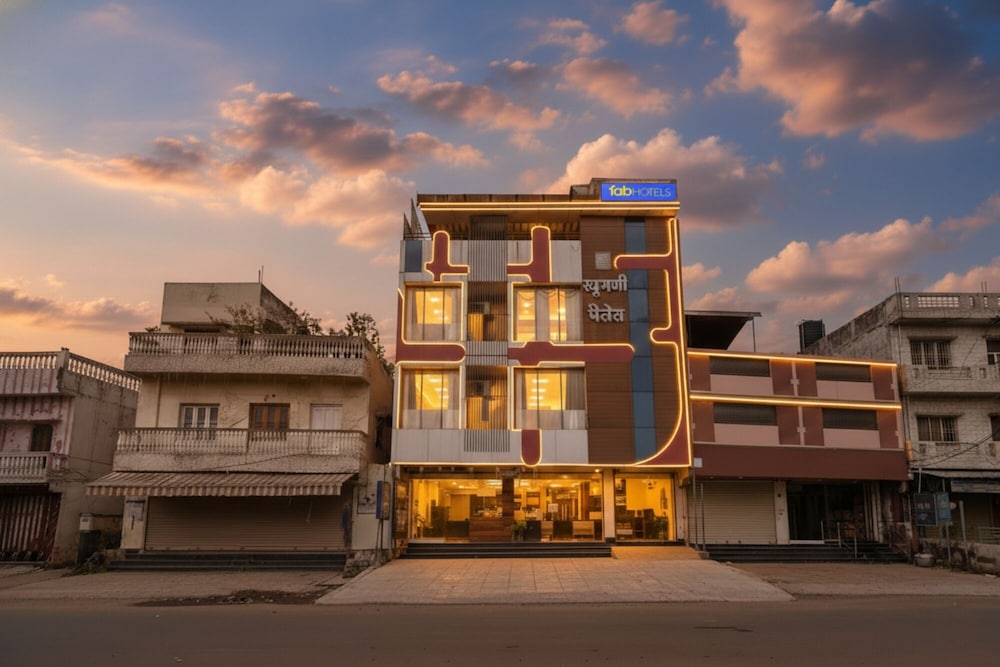 Fabhotel Raghumani Palace in Ujjain, India