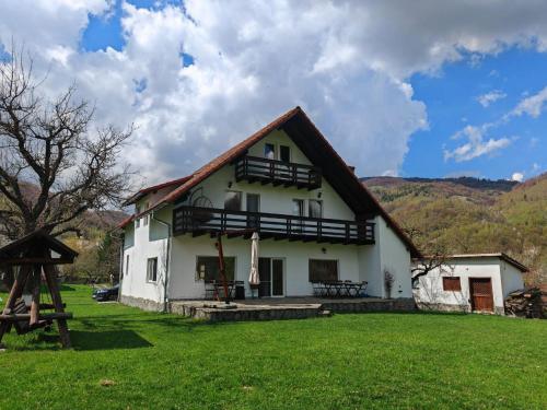 Căsuța dintre Meri in Moieciu De Jos, Romania