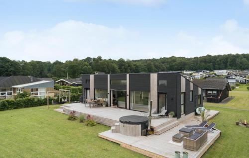 4 Bedroom Gorgeous Home In Sjølund — 5-Star Luxury Hotel in Kolding, Denmark