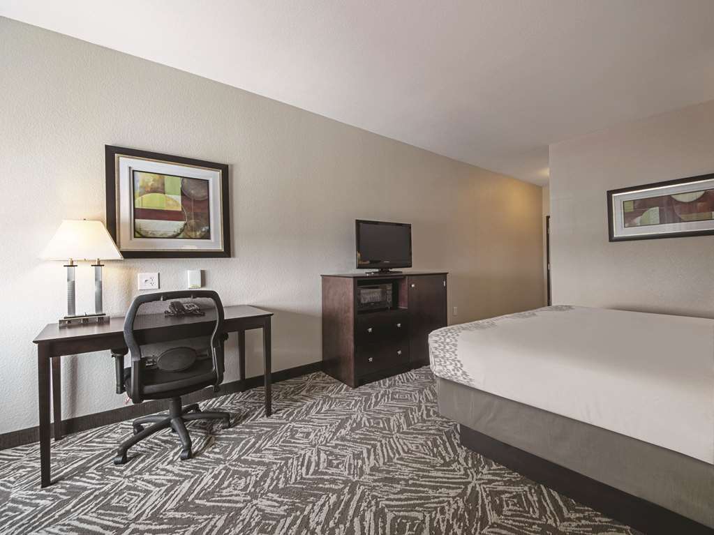 La Quinta Inn & Suites by Wyndham McKinney - photo 18
