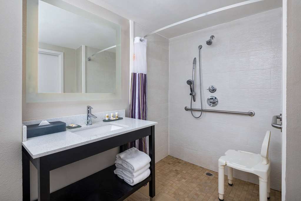 La Quinta Inn & Suites by Wyndham Kennesaw - photo 18