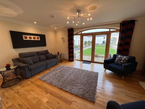 24 Castle Hume Court Holiday House — 4-Star Luxury Hotel in Enniskillen, United Kingdom