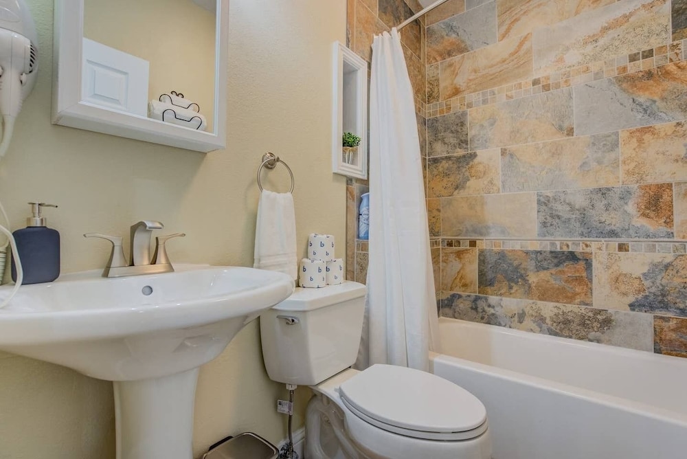 1BR Modern & Chic Bring Your Bikes and Dog - photo 22