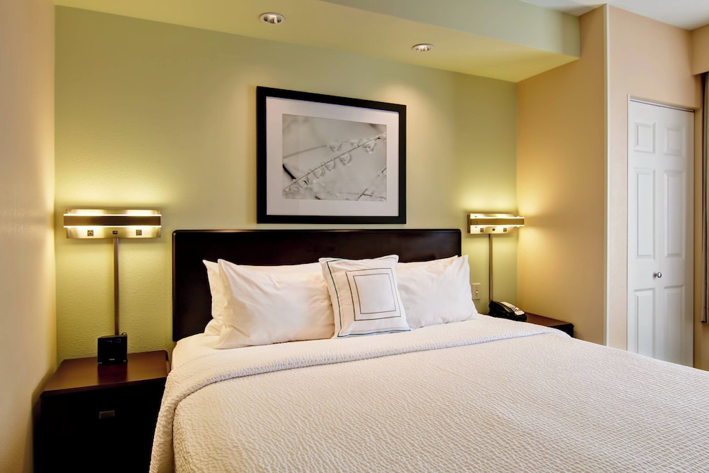 SpringHill Suites by Marriott Fresno - photo 21