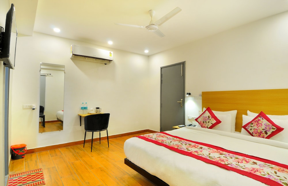 Hotel Red York — Noida — photo 3