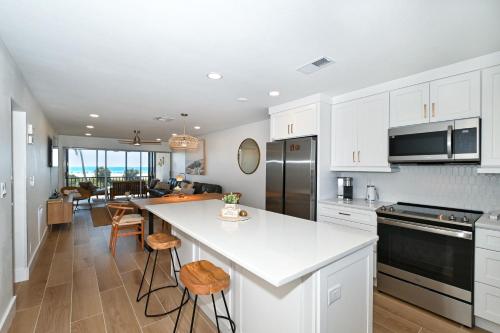 Crescent Royale Condominiums 304 — 4-Star Luxury Hotel in Siesta Key, United States