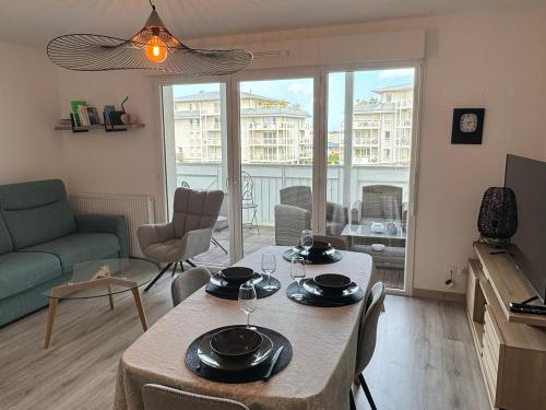 Appartement Conquistar Welkeys — 4-Star Luxury Hotel in Cabourg, France