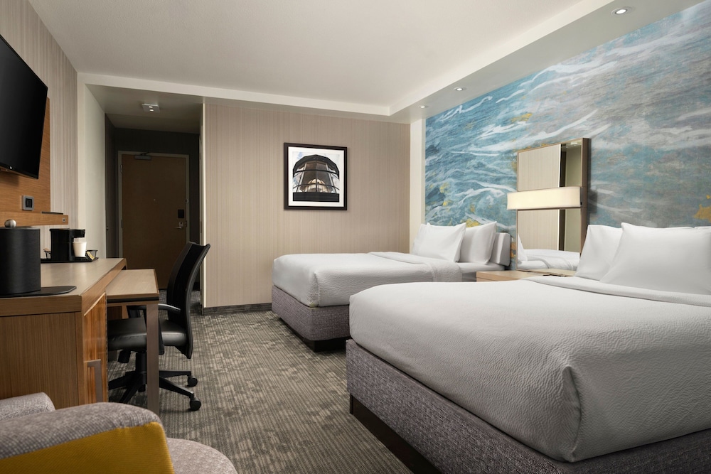 Courtyard by Marriott Erie Bayfront - photo 20