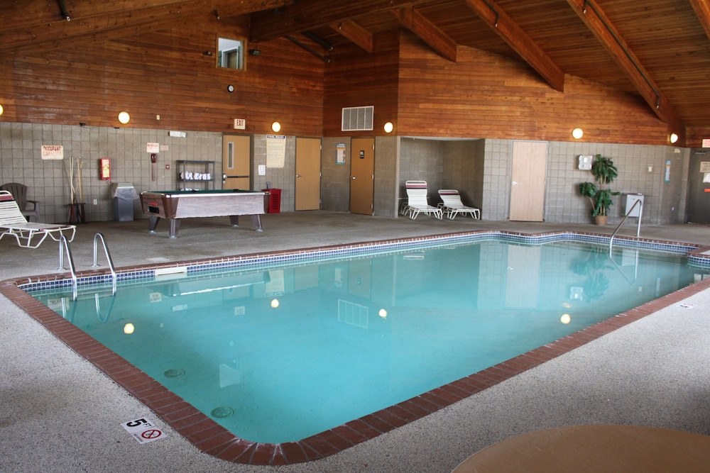 AmericInn by Wyndham West Burlington - photo 45