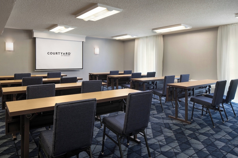 Courtyard by Marriott Fresno - photo 30