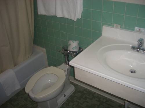 Relax Inn Benton - photo 11