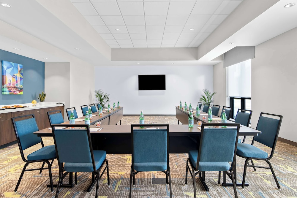 Hampton Inn & Suites by Hilton Chicago Medical District UIC - photo 53