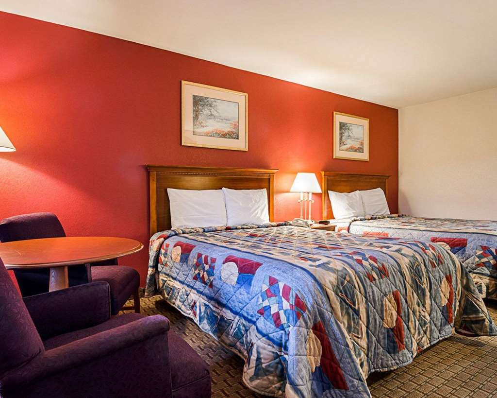 Econo Lodge Richmond North - photo 9