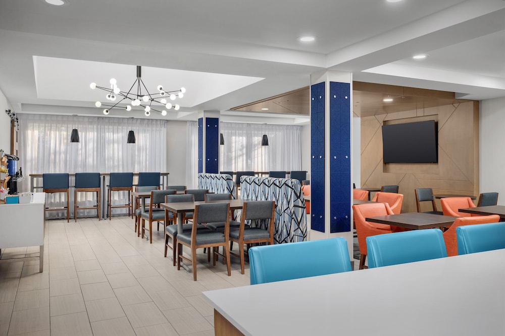 Holiday Inn Express Hotel & Suites Greensboro Airport Area by IHG - photo 44