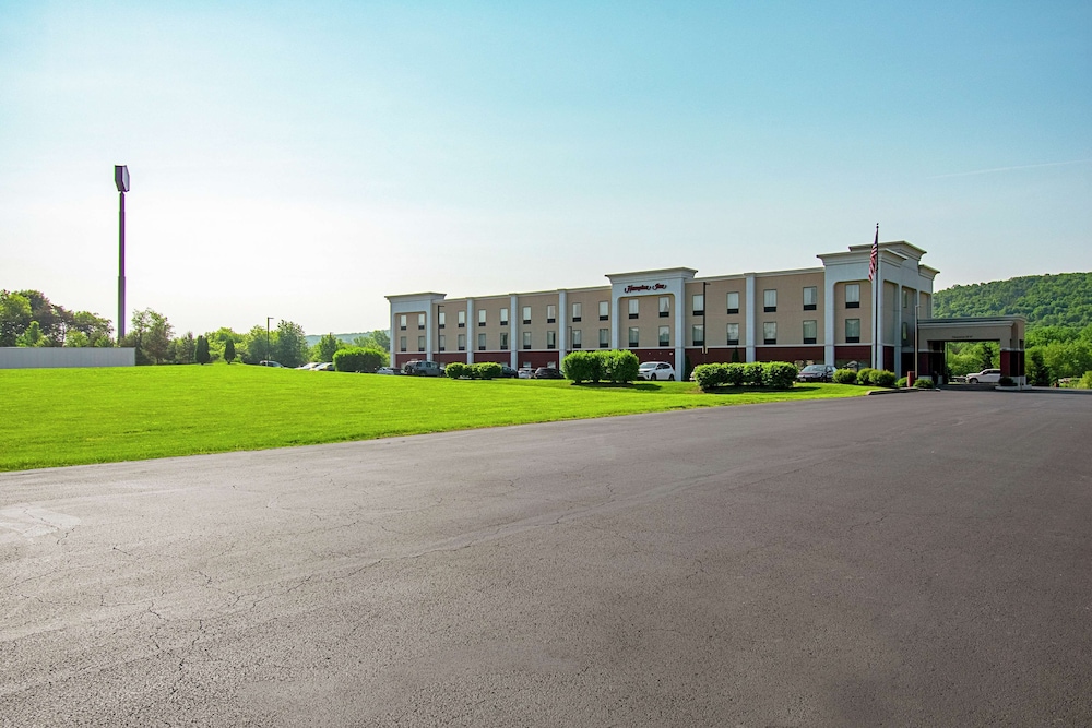 Hampton Inn Pine Grove - photo 73