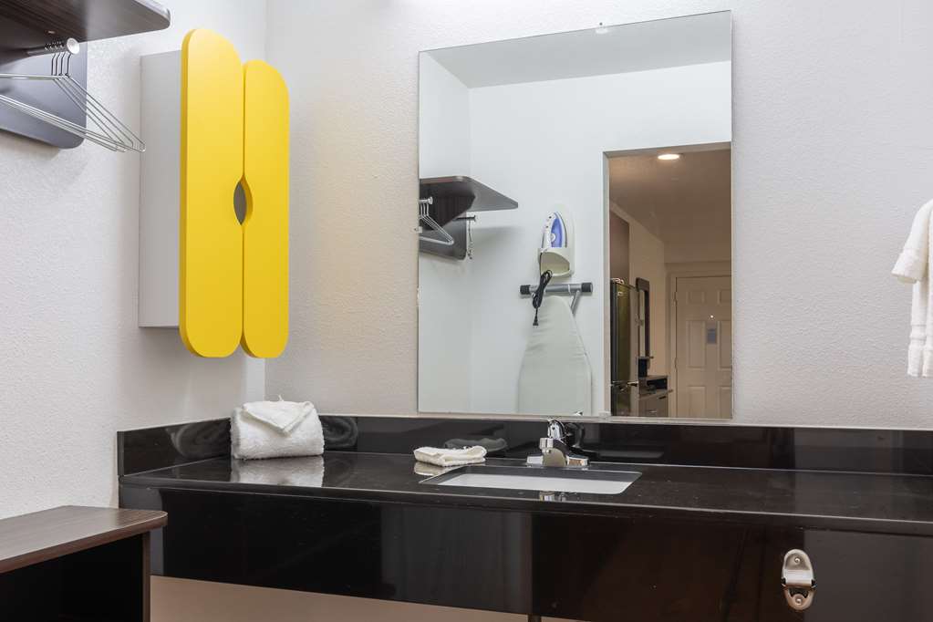 Studio 6 Bryan TX University Area - photo 28